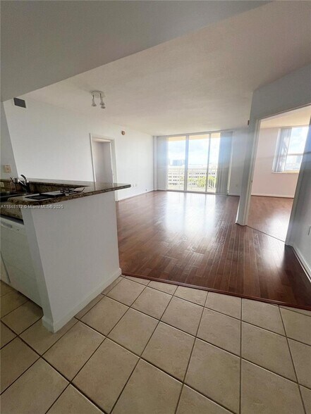 Building Photo - 19501 W Country Club Dr