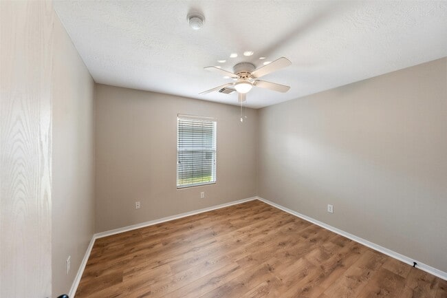 Building Photo - 7826 Chervil Ln