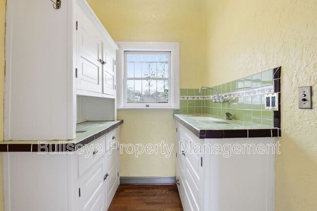 Building Photo - 718 W Roosevelt St