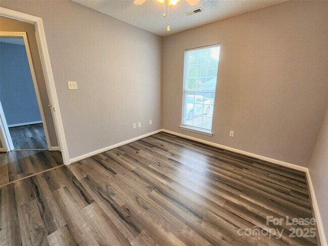 Building Photo - 4958 Astonshire Ln