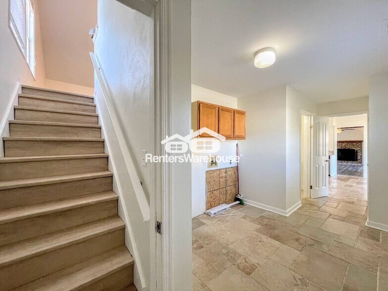 Building Photo - 700 Rumford Ct