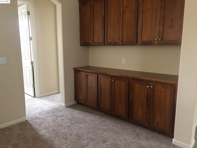 Building Photo - 5666 Arcadia Cir