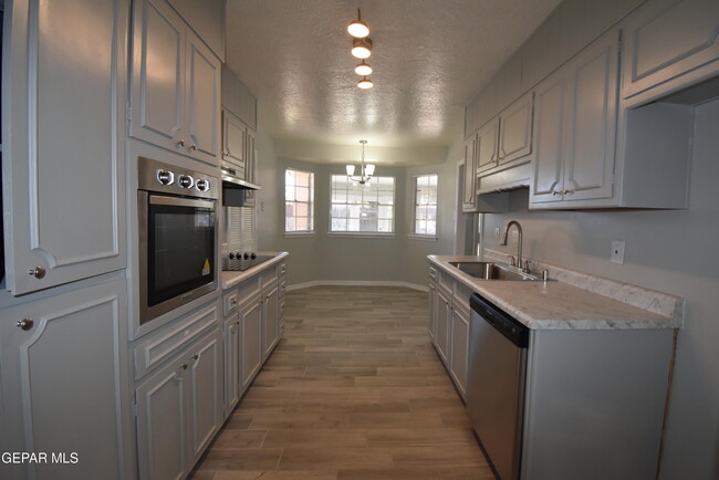 Building Photo - 1624 Vista Real Dr