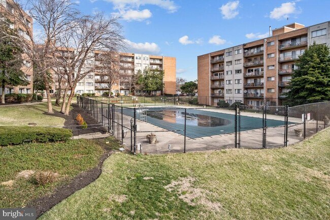 Building Photo - 5801 Quantrell Ave