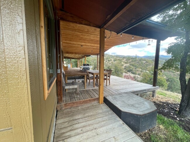 Building Photo - Rural 3 Bedroom, 2 Bath - Ruch & Applegate River Area