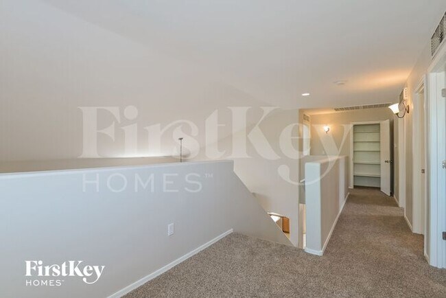 Building Photo - 10616 S Lucius Dr