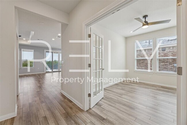 Building Photo - 603 Double Lp St