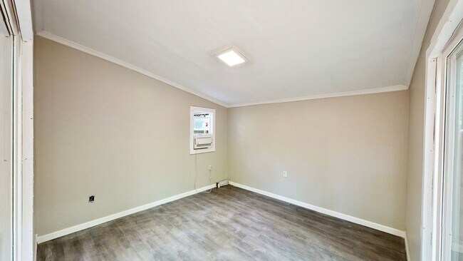 Building Photo - 5012 Glenview Ct