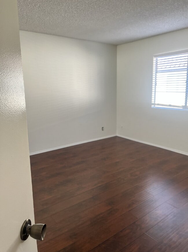 Building Photo - 480 Las Palomas Dr