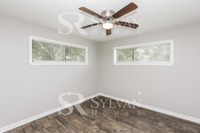 Building Photo - Spacious one-level living