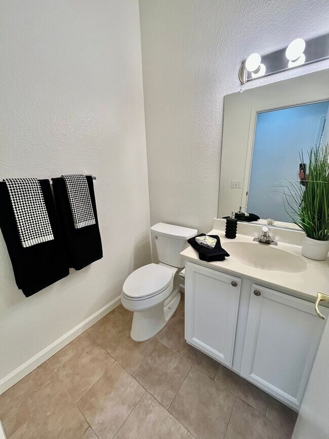 Building Photo - Two Bedroom Home for Rent in Sun City Roseville