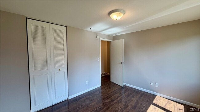 Building Photo - 104 Finwood Dr