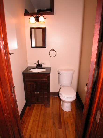 Building Photo - 208 Ontario St