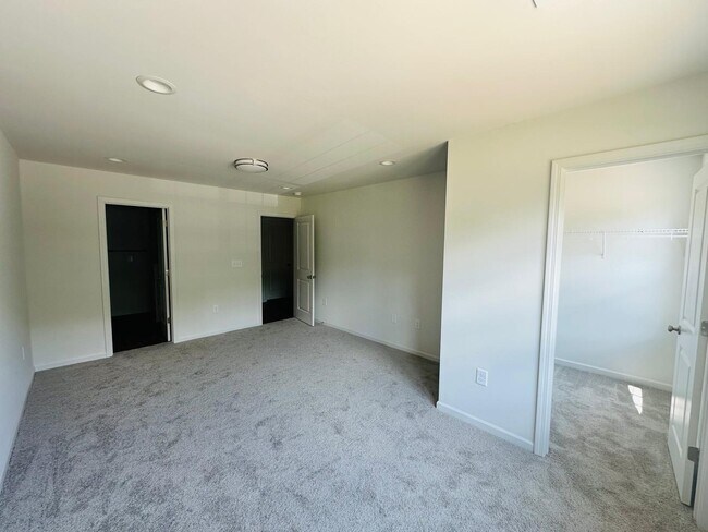 Building Photo - 9643 Forest Dr