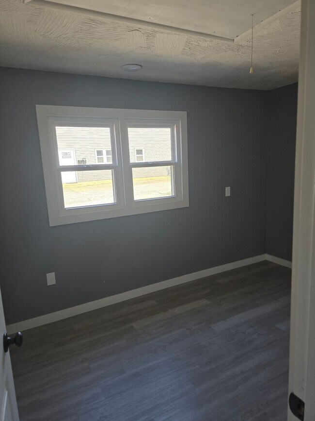 Building Photo - Newly Renovated 1 Bed 1 Bath