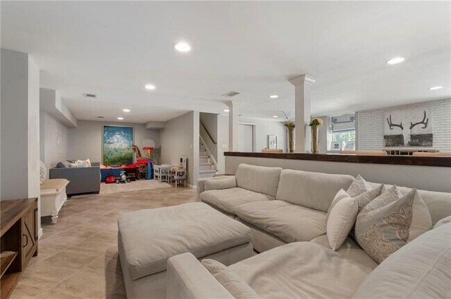 Building Photo - 4770 Chatworth Ct NE
