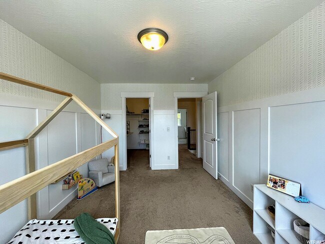 Building Photo - 616 W 4050 N