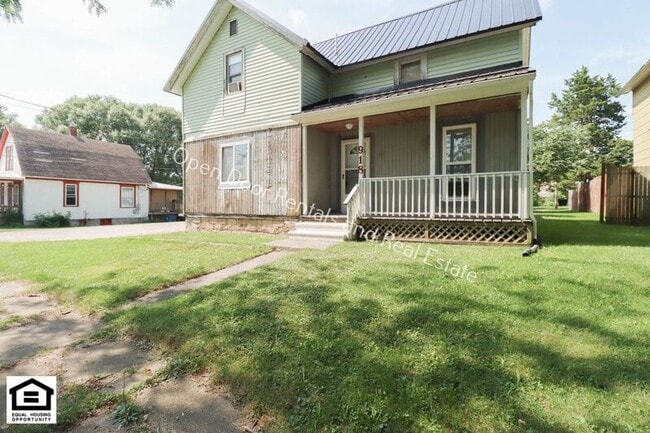 Primary Photo - 918 W King St