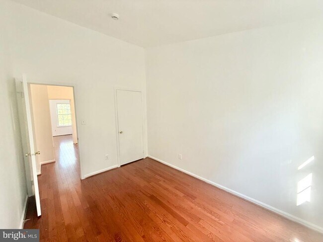 Building Photo - 8594 Enochs Dr