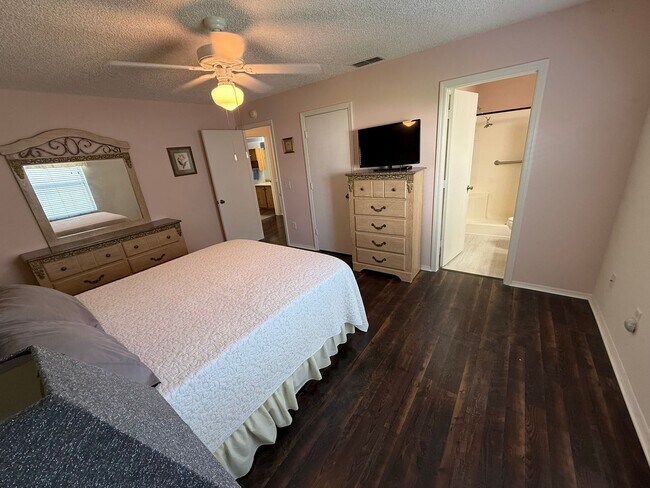 Building Photo - Delightful Turnkey Furnished, 2 bed, 2 Bath Patio Villa available for ANNUAL LEASE