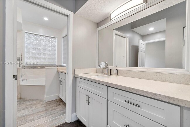 Building Photo - 9251 NW 42nd Ct