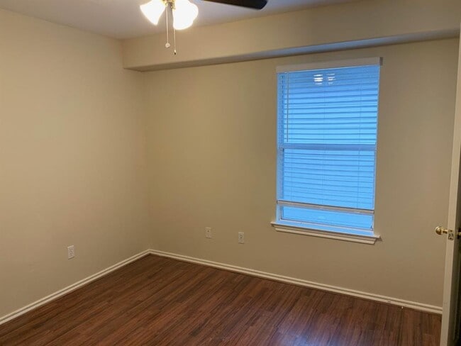 Building Photo - 42 Blue Creek Pl
