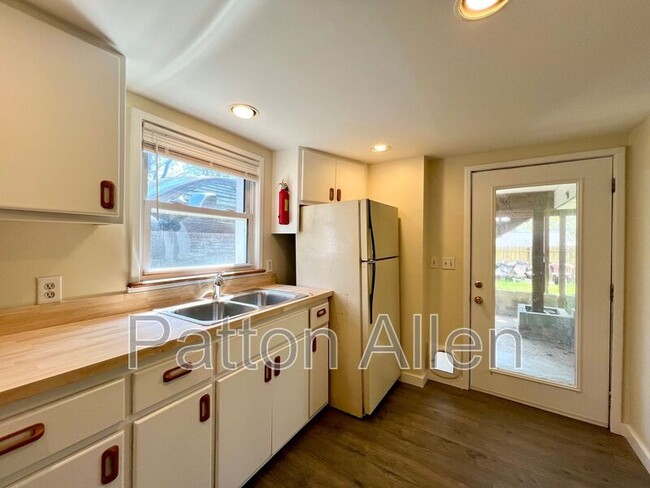 Building Photo - 29 Parkman Ave
