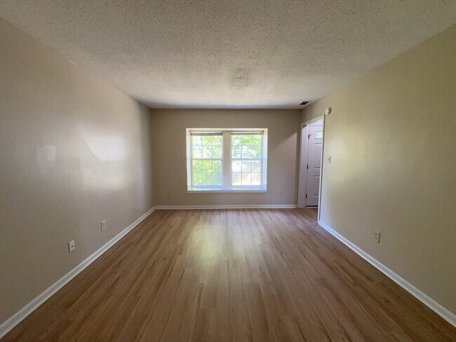 Building Photo - Stunning 3 Bed, 2.5 Bath Home with 1536 Sq Ft in Jacksonville, NC!