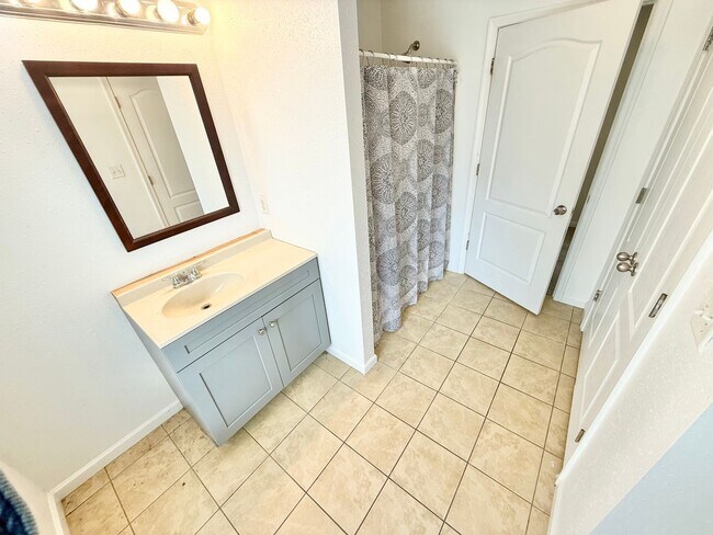 Building Photo - **4bed near MIL base- GRANITE/STAINLESS STEEL Appliances~ Roomates welcome!