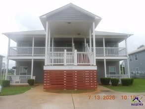 Building Photo - 502 Club Villa Court