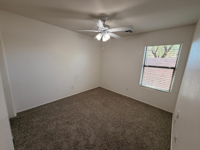Building Photo - 602 N 166th Ln
