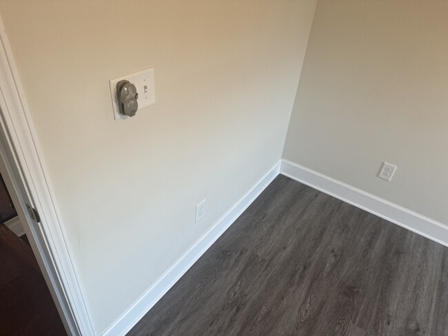 Building Photo - 2562 Sibley Dr