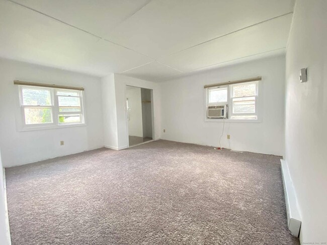 Building Photo - 19 Dartmouth Ln