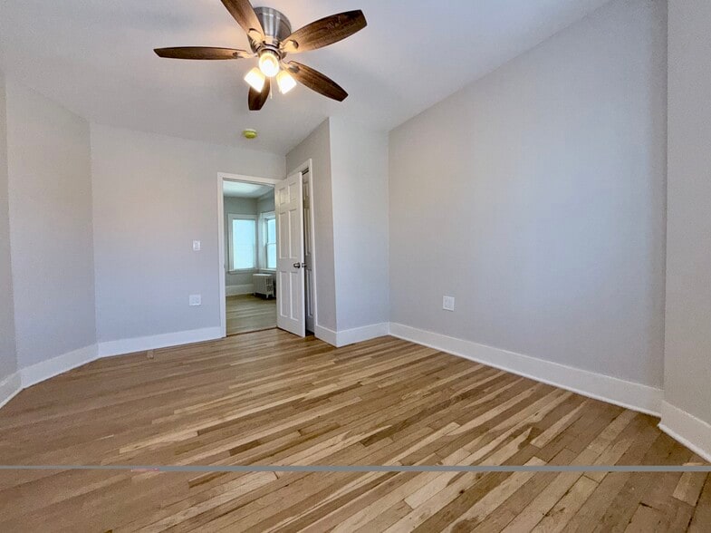 Building Photo - 13 Gladstone St