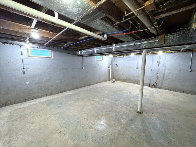 Building Photo - 608 Winston Dr