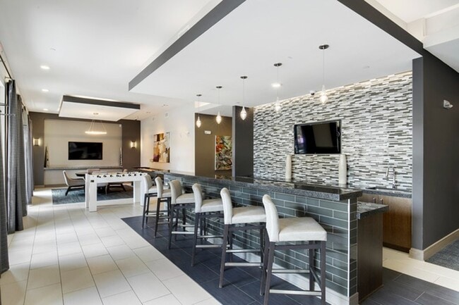 Building Photo - Lantower Waverly