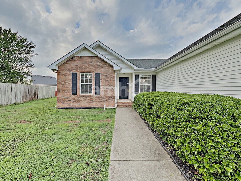 Building Photo - 3050 Weybridge Dr