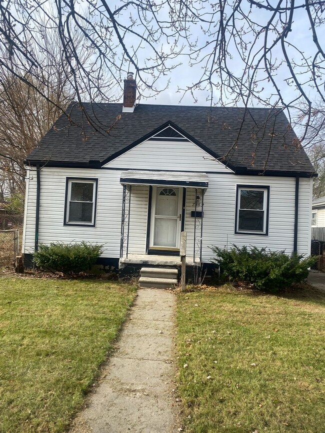 Building Photo - 3 bedroom 2 bath bungalow with finished basement