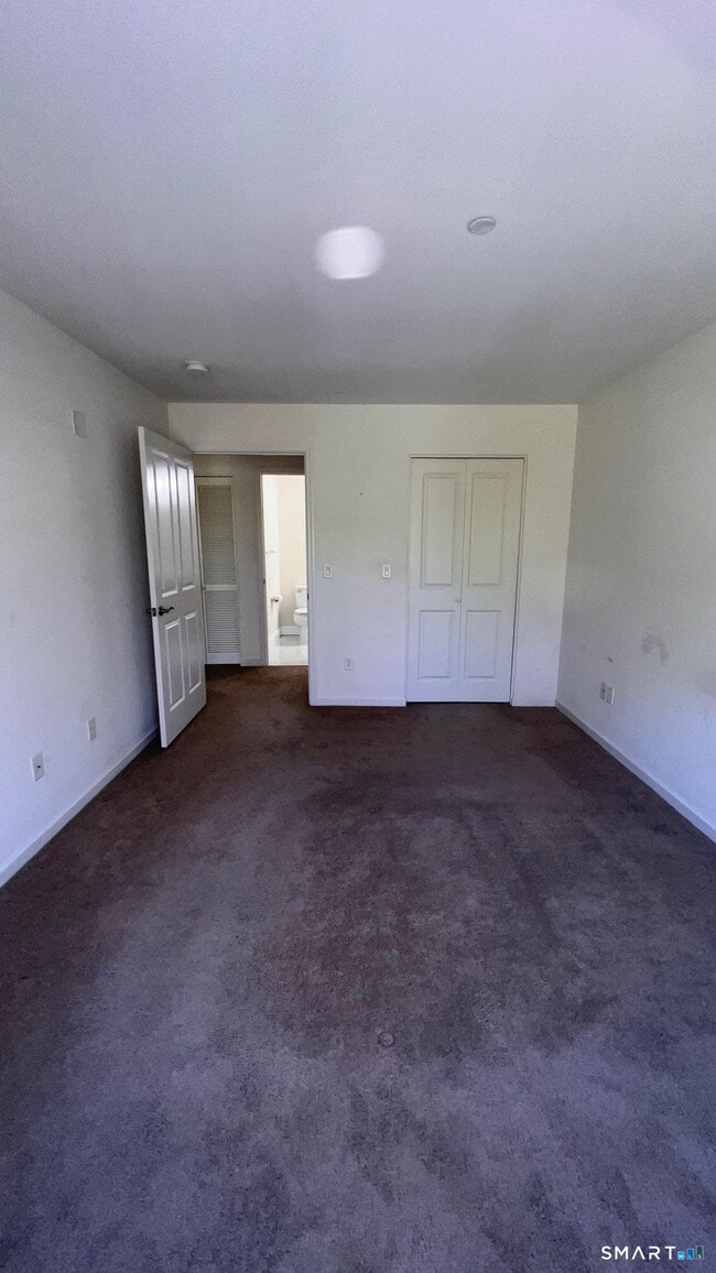 Building Photo - 26 School House Dr