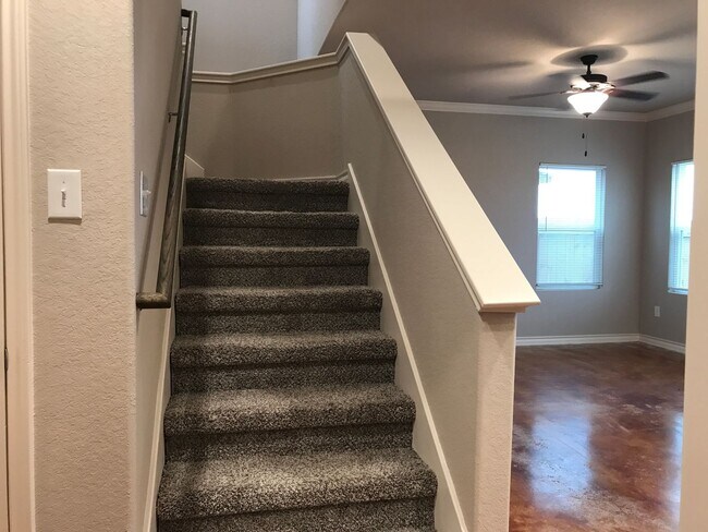 Building Photo - Townhome for rent