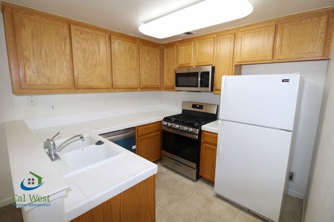 Building Photo - $3,695 - Spacious 2 Bedroom, 2.5 bath tri-level townhouse near Communication Hill in Lancaster Gates