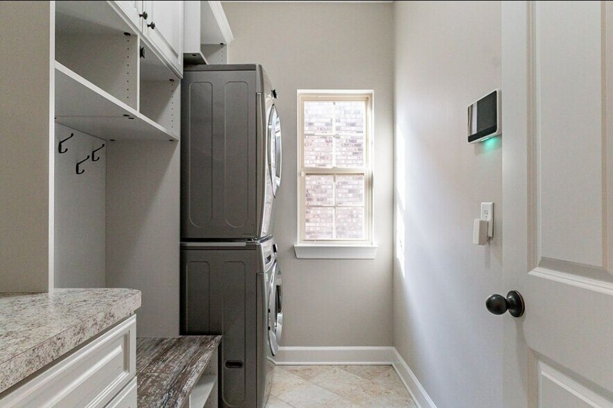 Building Photo - 8273 Middlewick Ln