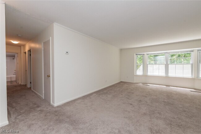 Building Photo - 7020 Carriage Hill Dr