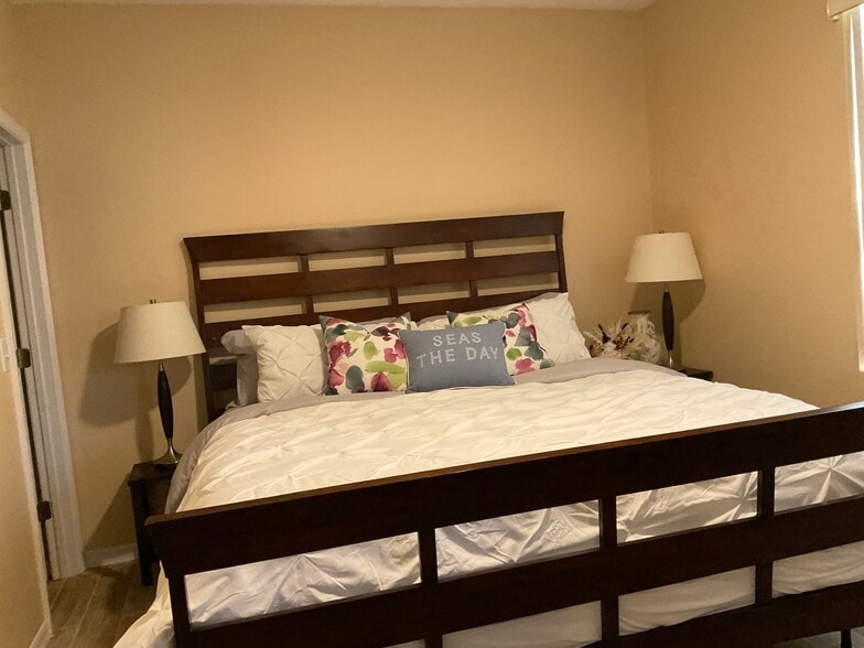 Master king suite with - 515 Sunset View Dr