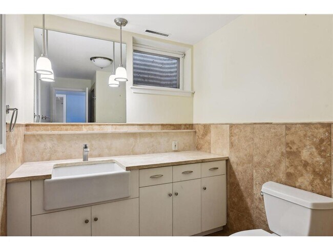 Building Photo - 5207 Doncaster Way