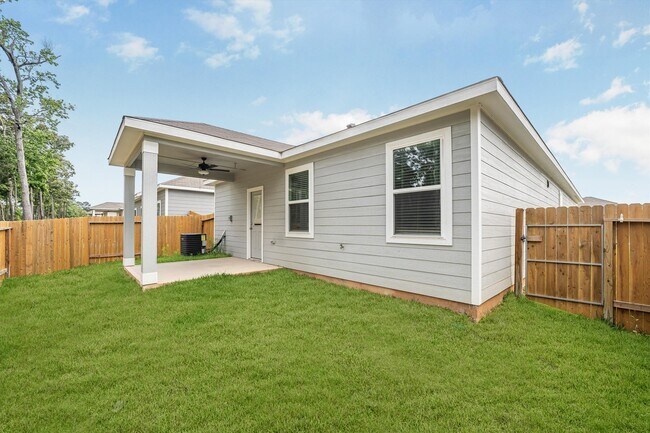 Building Photo - 15419 Maple Ter Dr