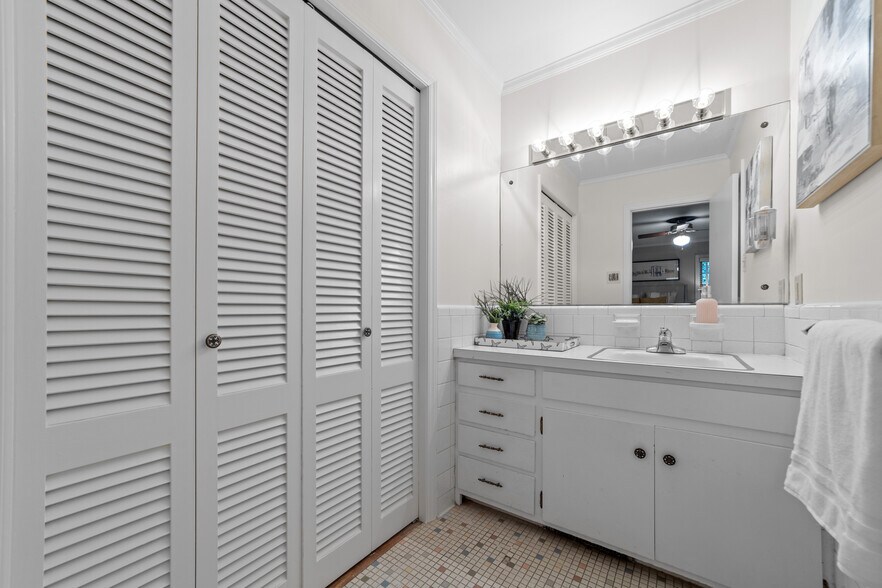 Primary Suite Bathroom with Closet - 2117 N Lakeshore Dr