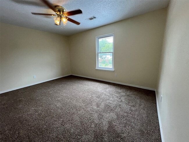 Building Photo - 1204 Hillside Dr
