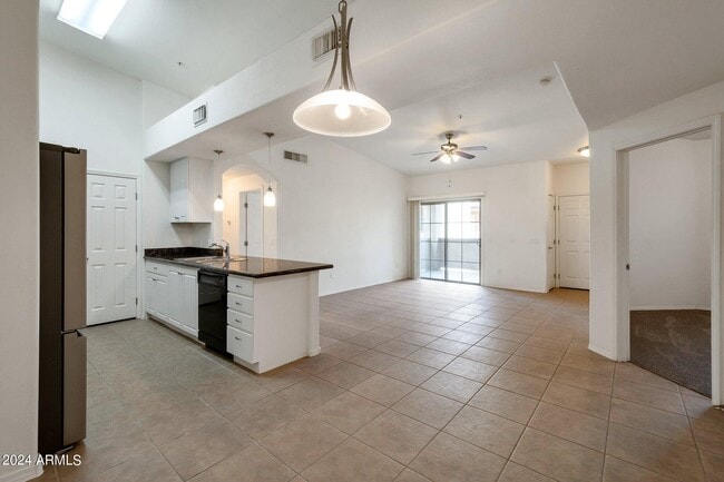 Primary Photo - 10136 E Southern Ave