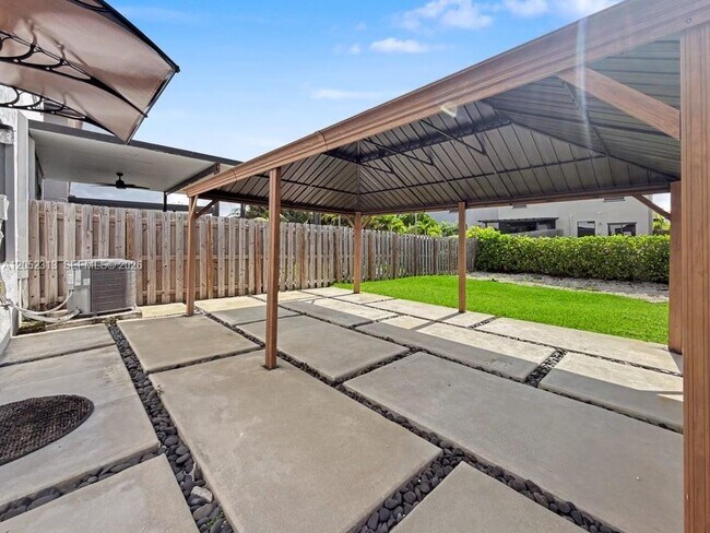 Building Photo - 25545 SW 109th Ave